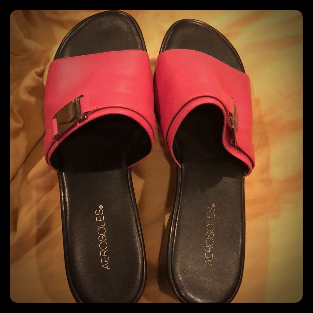 P!nk leather Aerosoles slides.